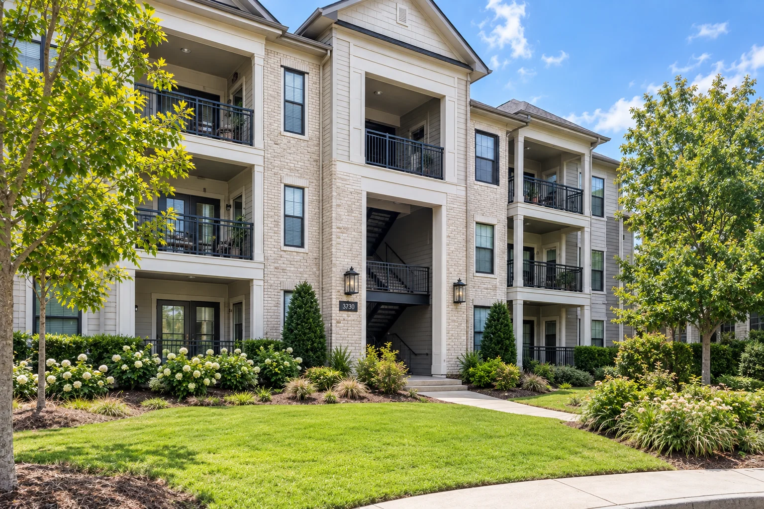 Rowe Vinings apartment community exterior in Vinings, Atlanta GA